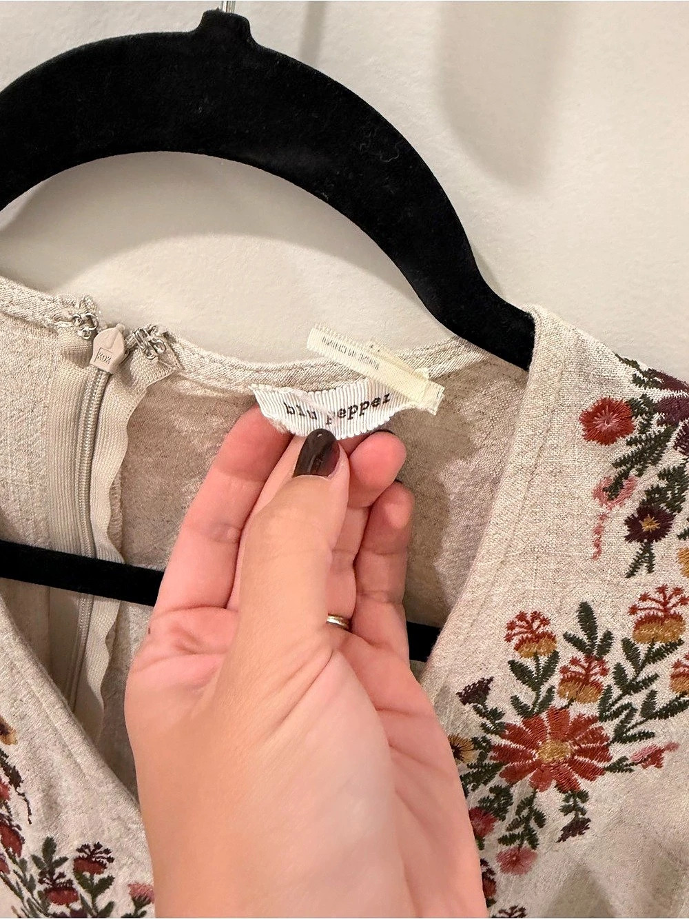 Embroidered romper Size Medium - Picture 3 of 4